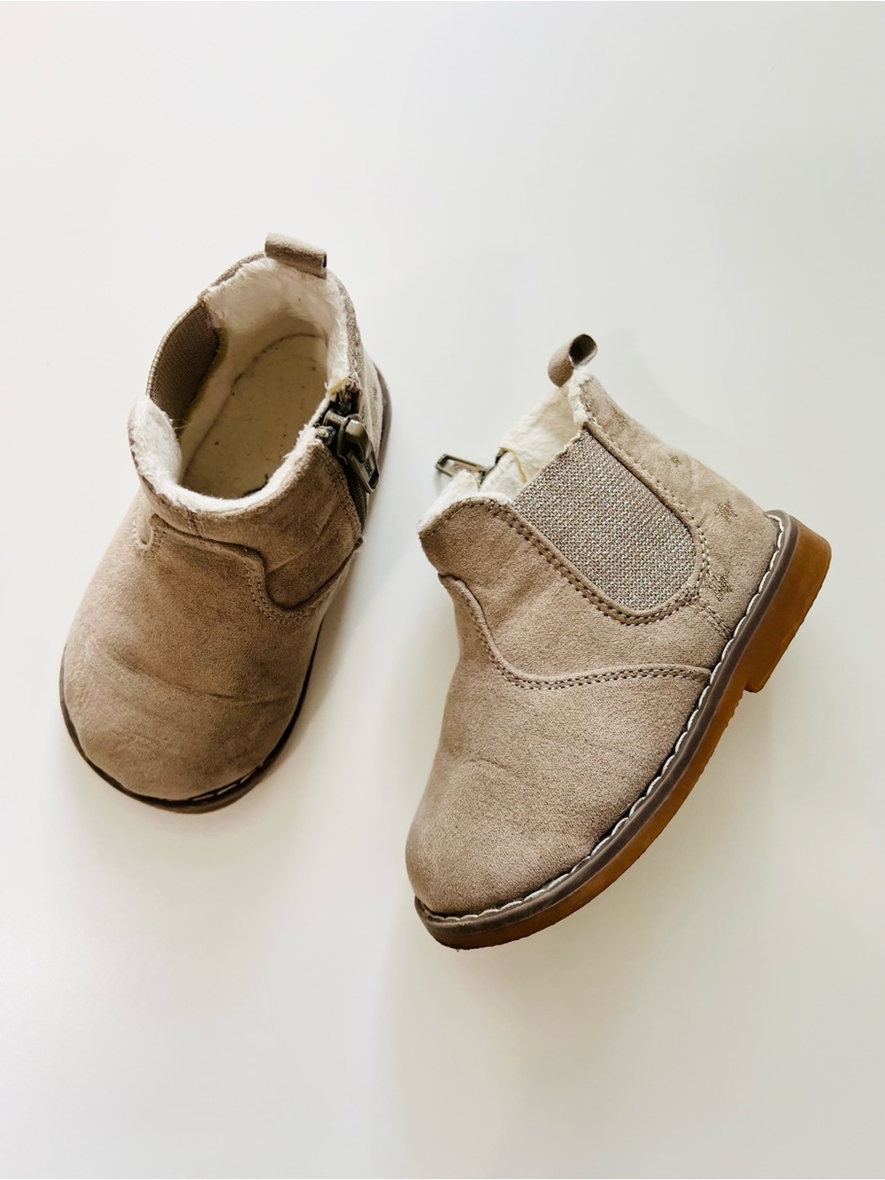 H&M Tan suede ankle boots with small gold star pattern size US 4-5
